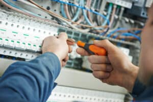 What Tools Do Electricians Use to Strip Large-Gauge Wire Quickly?