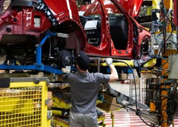 UK car production rises for the first time this year, but recovery hangs by a thread