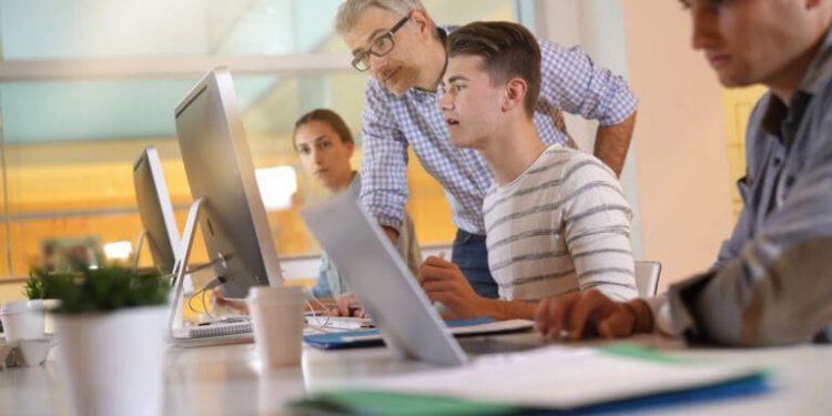 Online Computer Science Degree: Why Flexible Tech Education is becoming a Business Priority