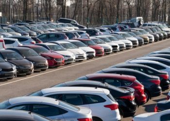 UK vehicle production falls 7.5% to 385,979 units in first half
