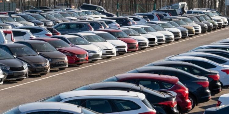 UK vehicle production falls 7.5% to 385,979 units in first half
