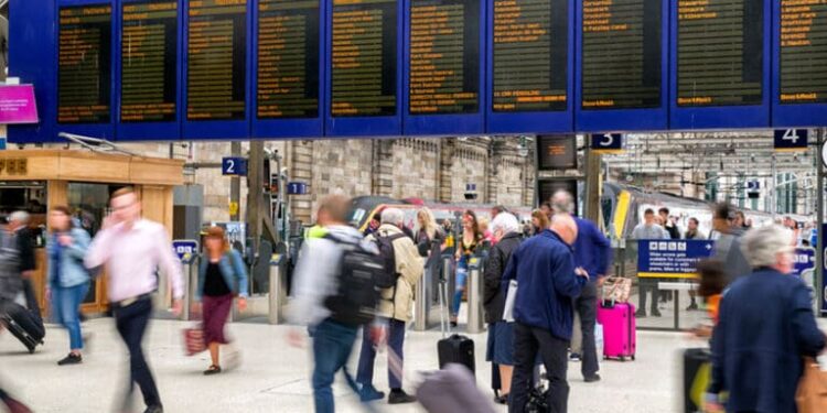 Private sector pay growth slows to 2.8%, a six-year low, ONS says