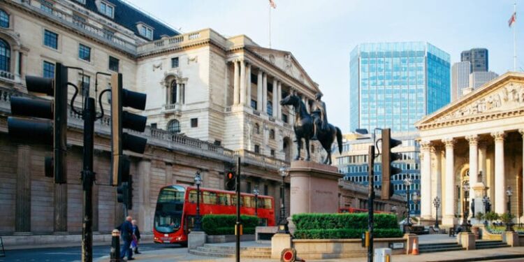 UK sells ten-year gilts at 5.155%, highest rate since 2007