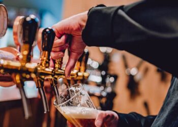 Camra membership falls to eight-year low as beer campaigner slips £800,000 into the red