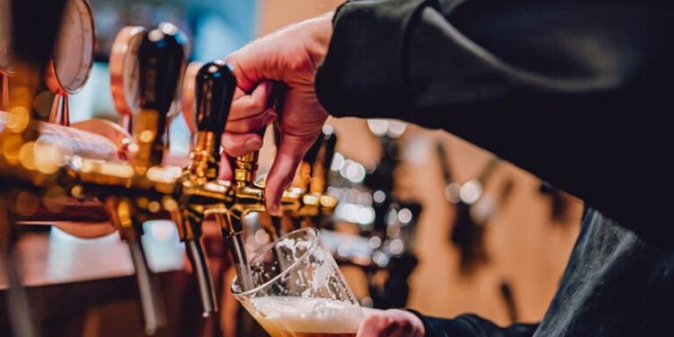 Camra membership falls to eight-year low as beer campaigner slips £800,000 into the red