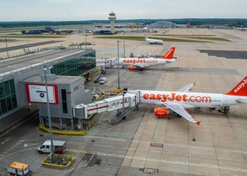 Gatwick warns airlines of two-day jet fuel shortage