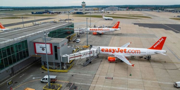 Gatwick warns airlines of two-day jet fuel shortage