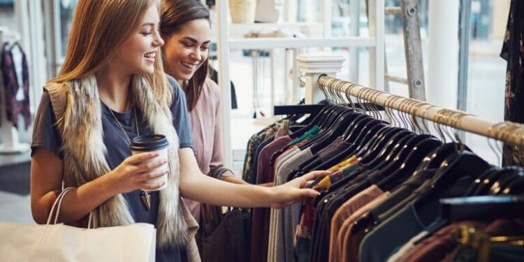 UK retail sales fall 0.5% in July as heatwave keeps shoppers away