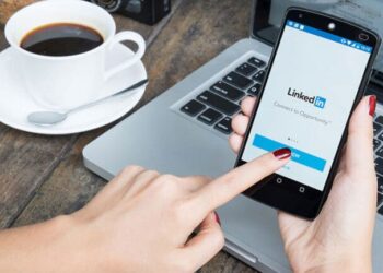 LinkedIn dating: one in four professionals say it is acceptable