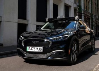 TfL licenses robotaxis for supervised Uber trips in London