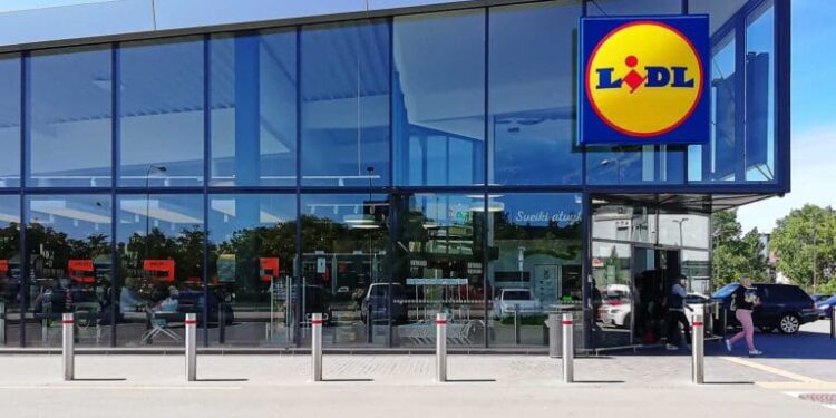 Lidl cuts prices on more than 1,200 products in £400m investment