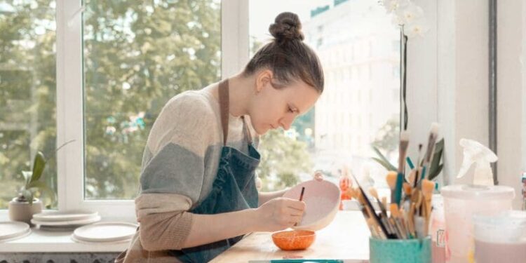 Average UK side hustle brings in £700 a month, new survey shows