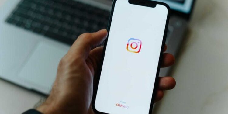Best Sites to Buy Instagram Followers, Likes and Views in UK