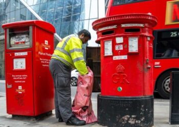 Royal Mail to cut up to 2,500 head office jobs by the end of 2027