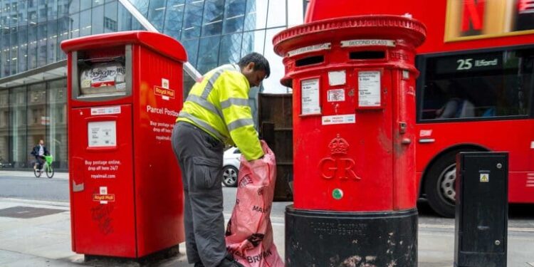 Royal Mail to cut up to 2,500 head office jobs by the end of 2027