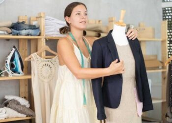 Made-to-Order vs Ready-to-Ship: How Small Luxury Brands Balance Cash Flow and Customer Choice