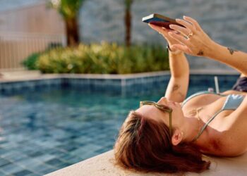 How an eSIM Europe Plan Makes Traveling Across Europe Easier