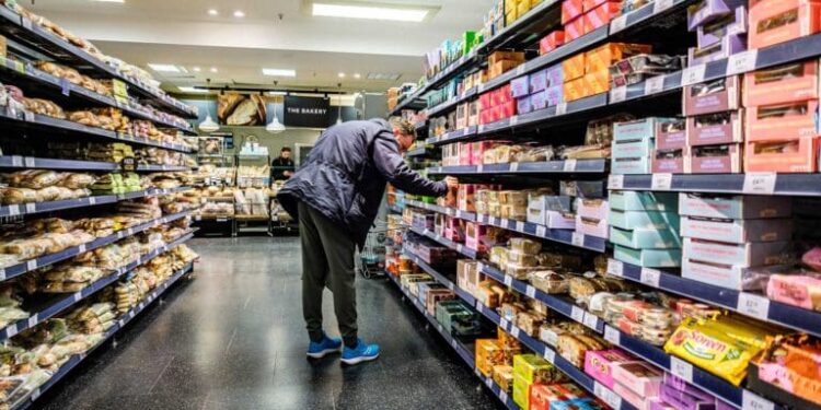 Retail bosses warn Healey that tax rises on shops will push up prices