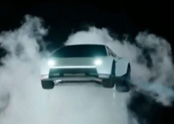 Concorde or easyJet? Tesla’s flying Roadster and the robotaxi future